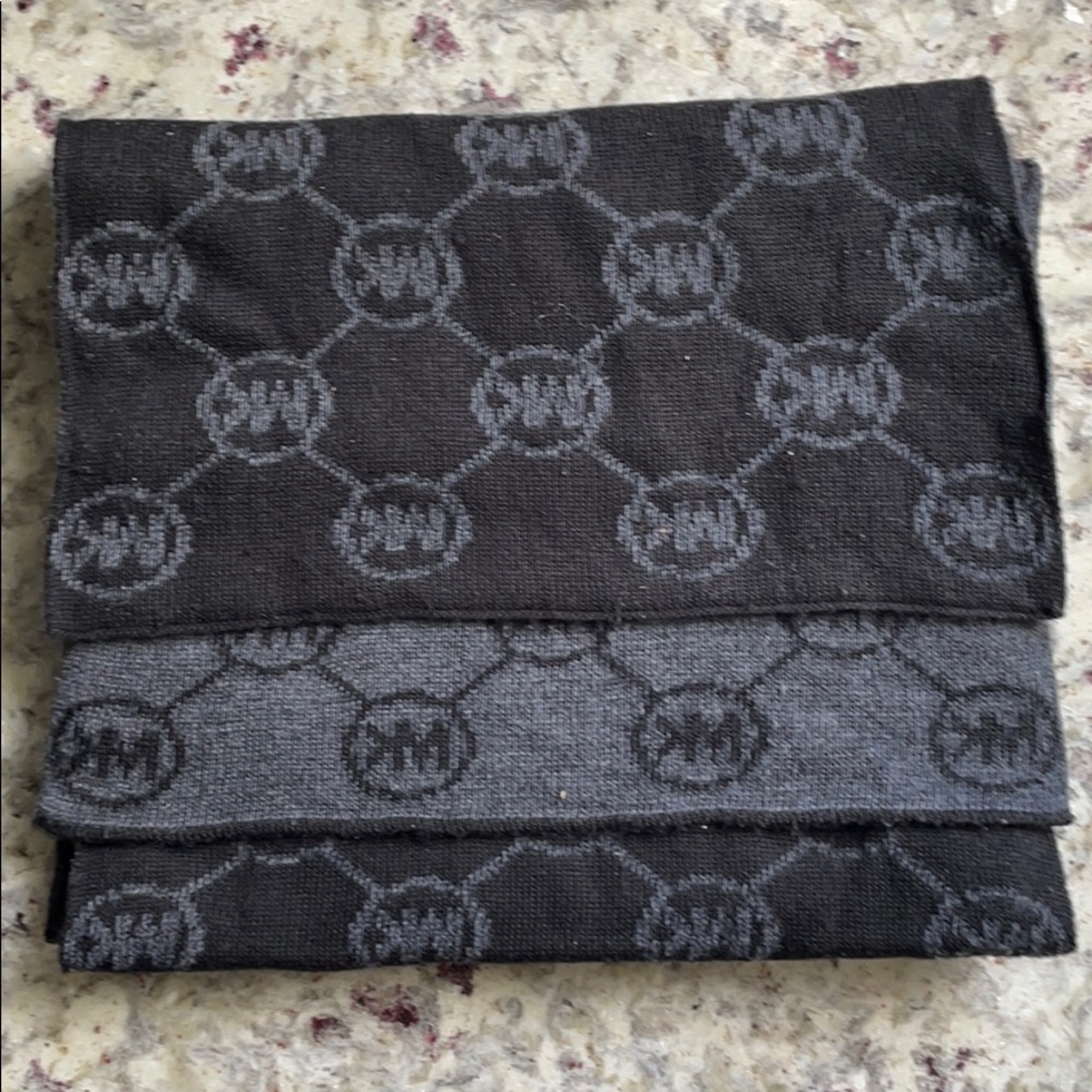AUTHENTIC Unisex Michael’s Kors Scarf
